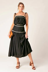 DIVIDE AND CONTOUR TOP SKIRT SET BLACK