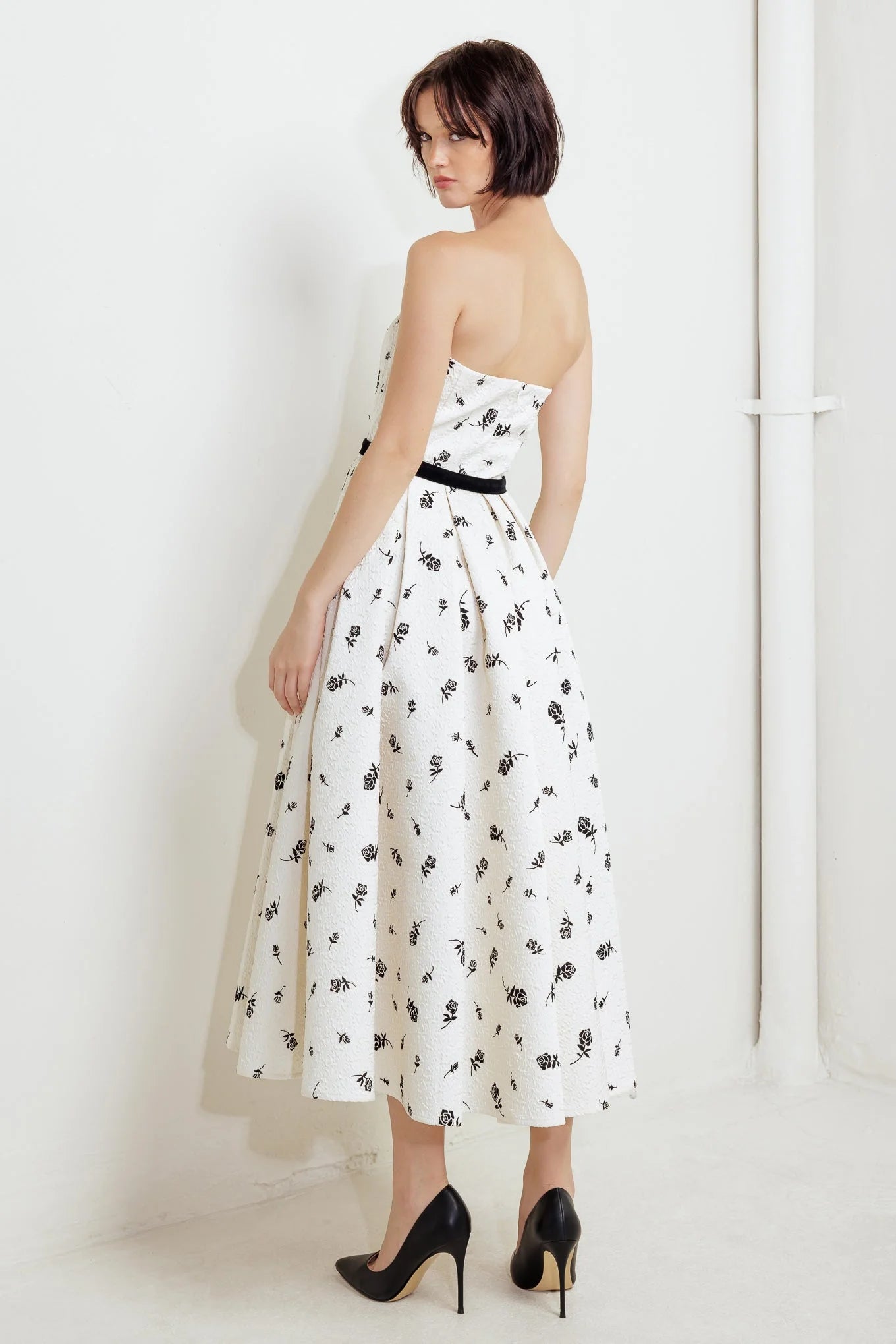 BLACK ROSE STRAPLESS MIDI DRESS