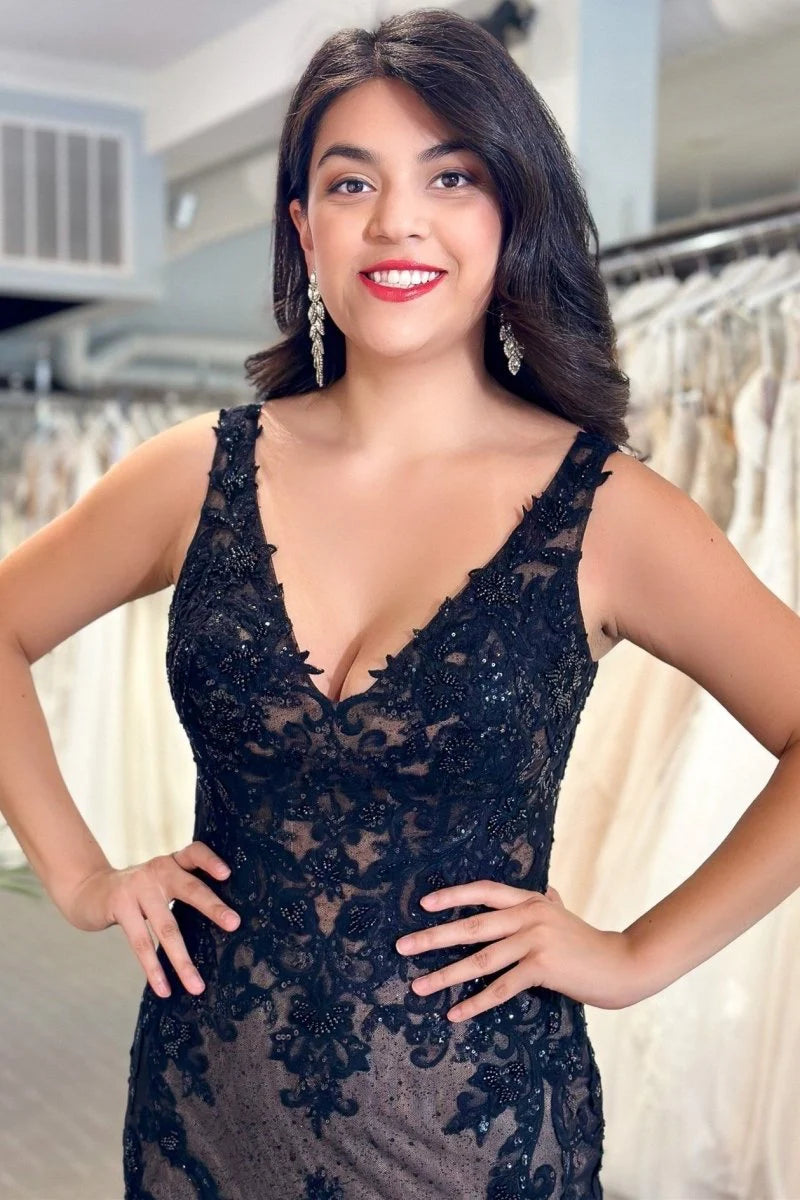 Black Tulle Appliques V Neck Trumpet Long Wedding Dress