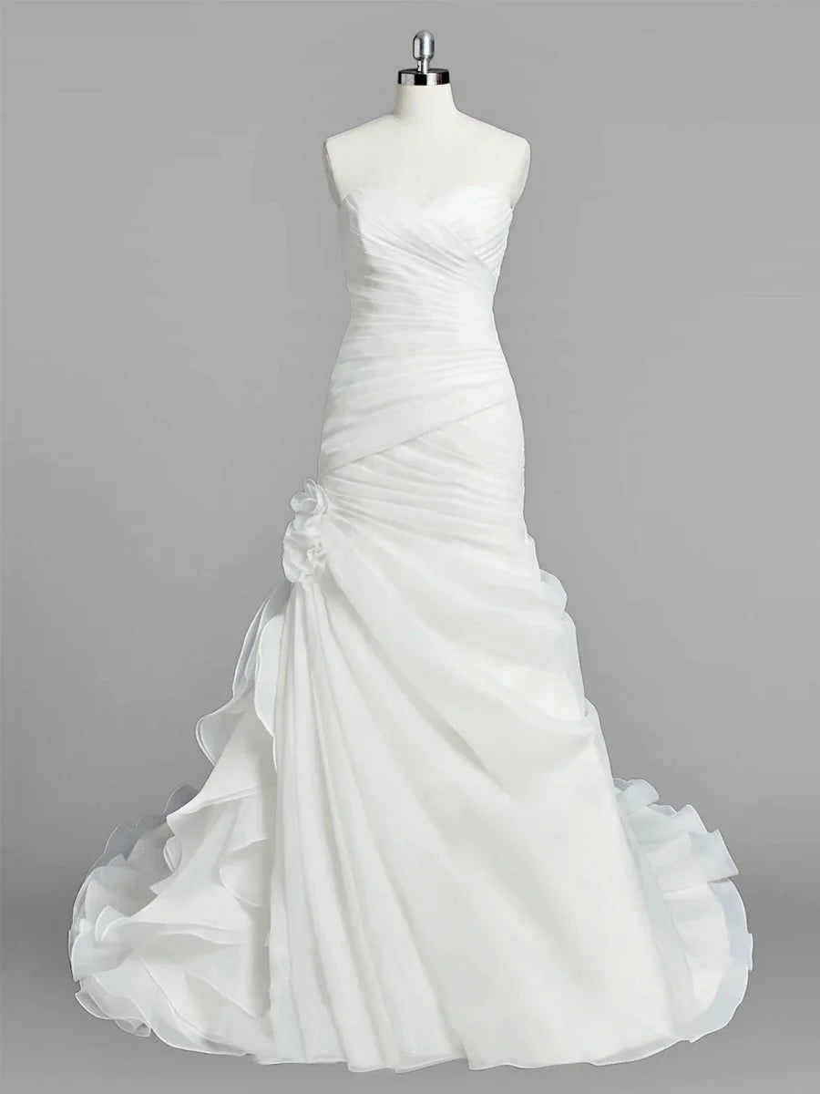 Sweetheart Mermaid Organza Wedding Dress With Ruching and Ruffles
