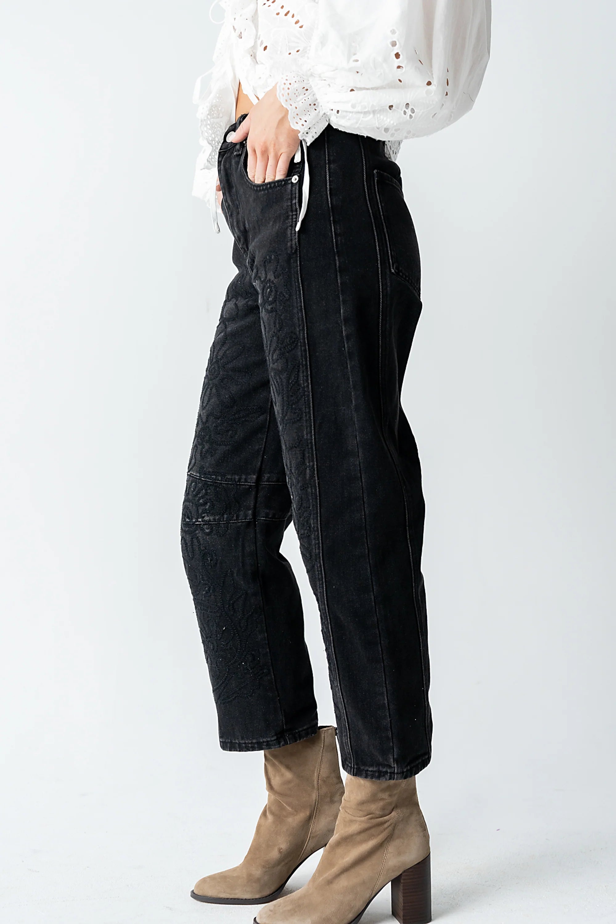 Kinsey Embroidered Barrel Jeans in Faded Black