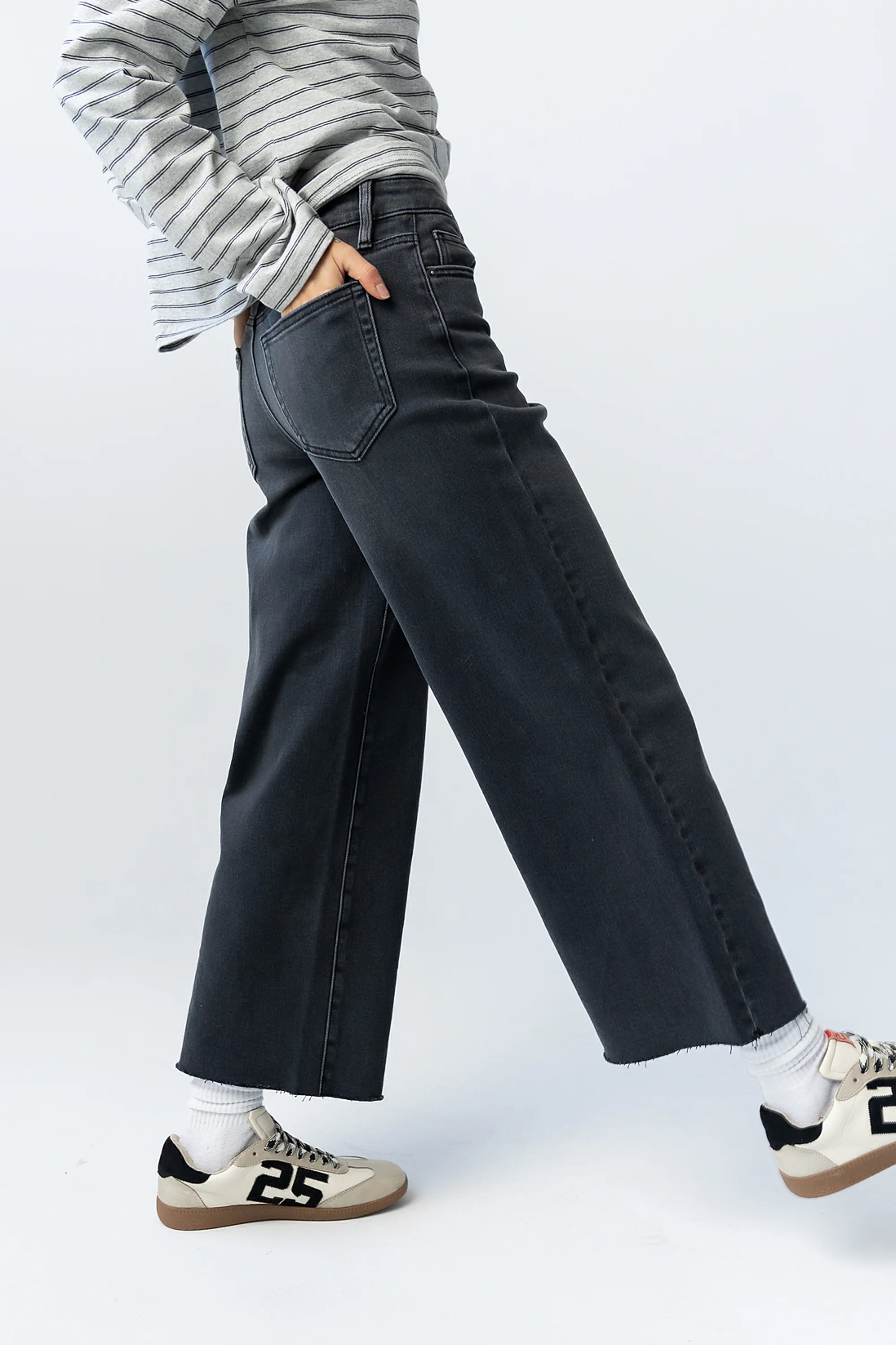 Colette Wide Leg Jeans in Faded Black