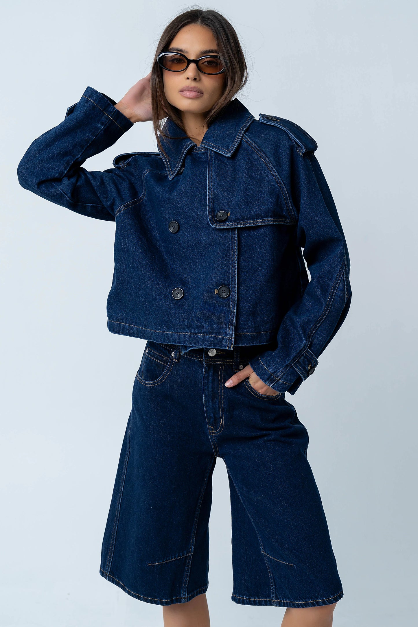 Alden Bermuda Shorts in Dark Wash