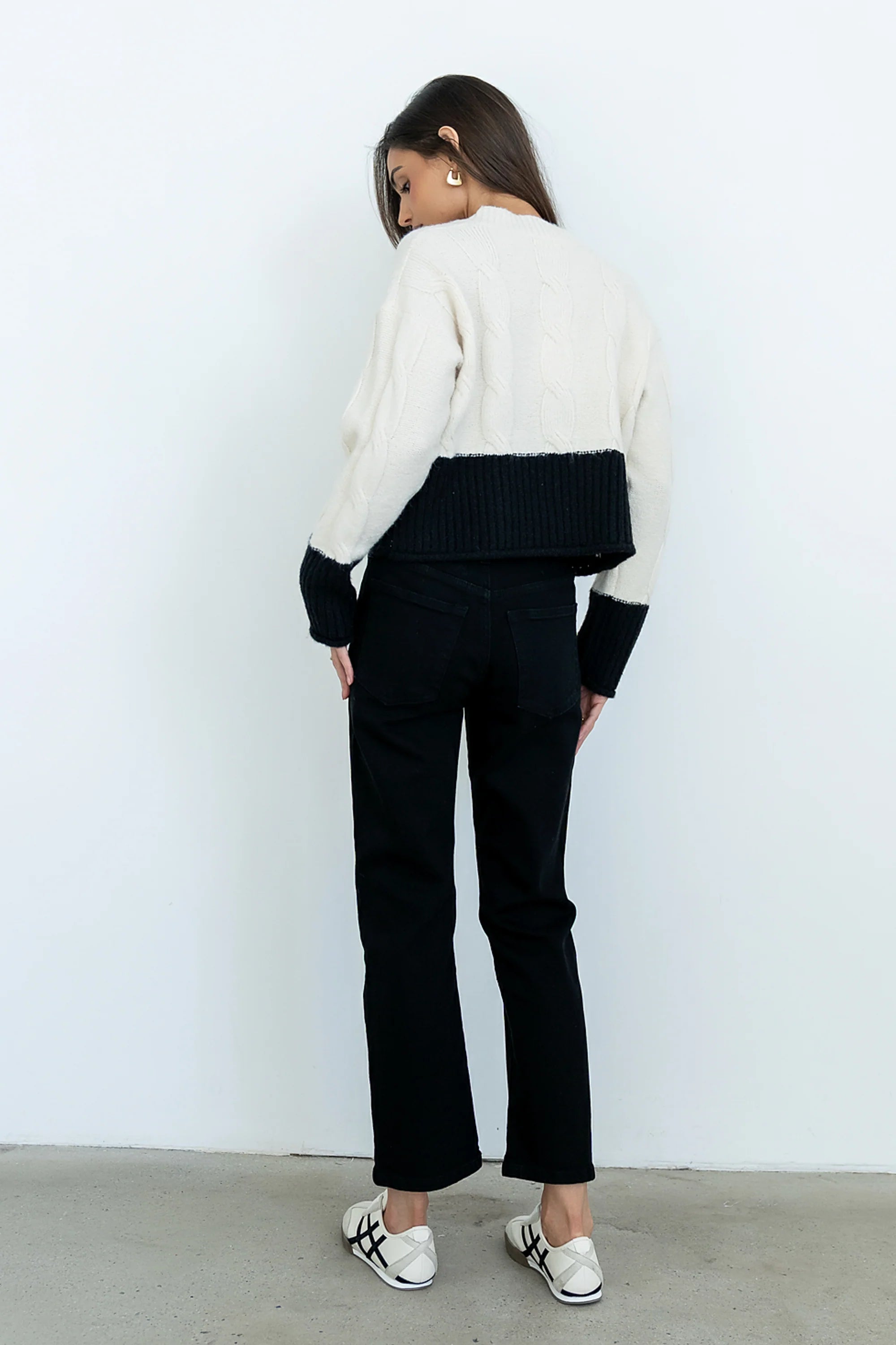 Reya Straight Leg Jeans in Washed Black
