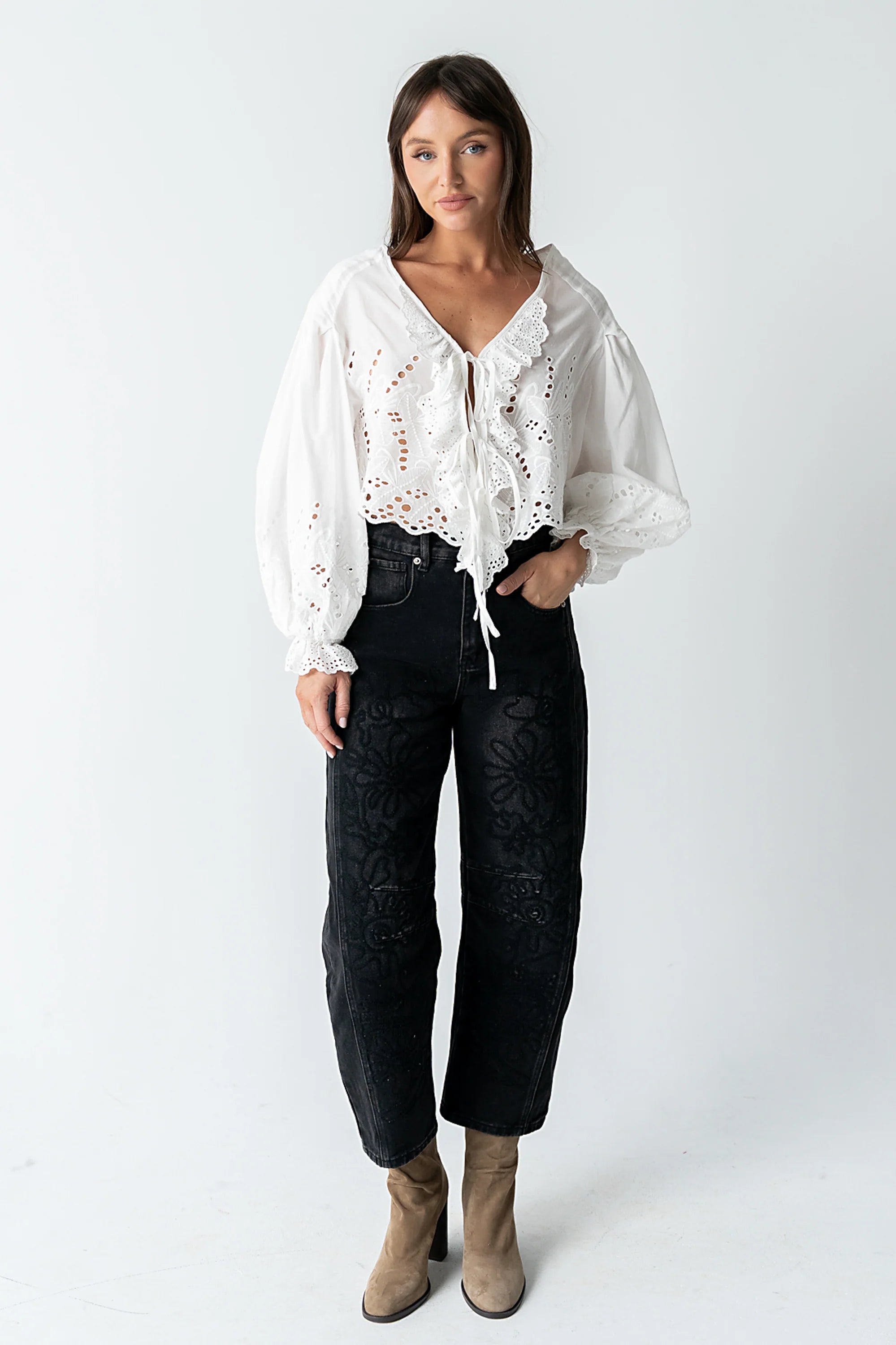 Kinsey Embroidered Barrel Jeans in Faded Black