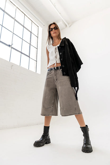 Alden Bermuda Shorts in Grey