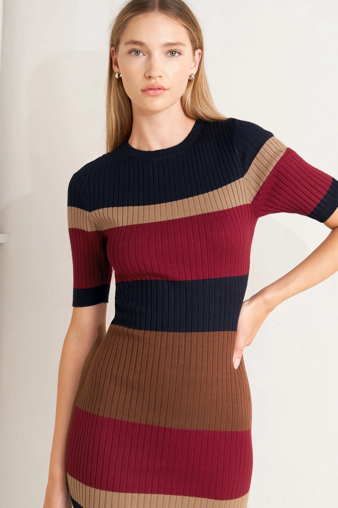 BLACK BURGUNDY COLOR BLOCKED MIDI SWEATER DRESS