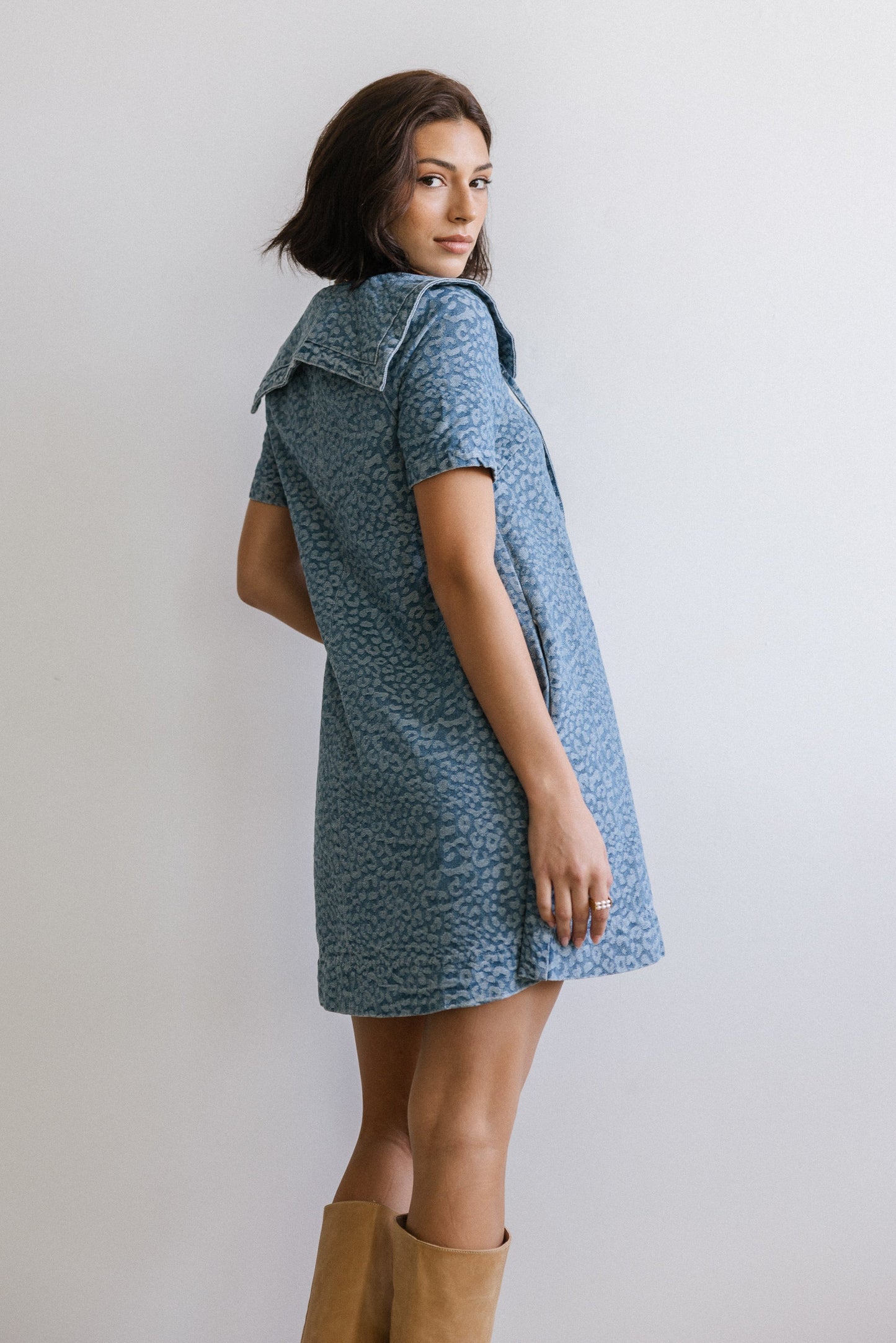 Camryn Collared Baby Doll Dress in Medium Wash