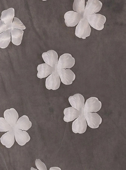 Cute Lace Flower Appliques One Tier Cut Edge Wedding Veil