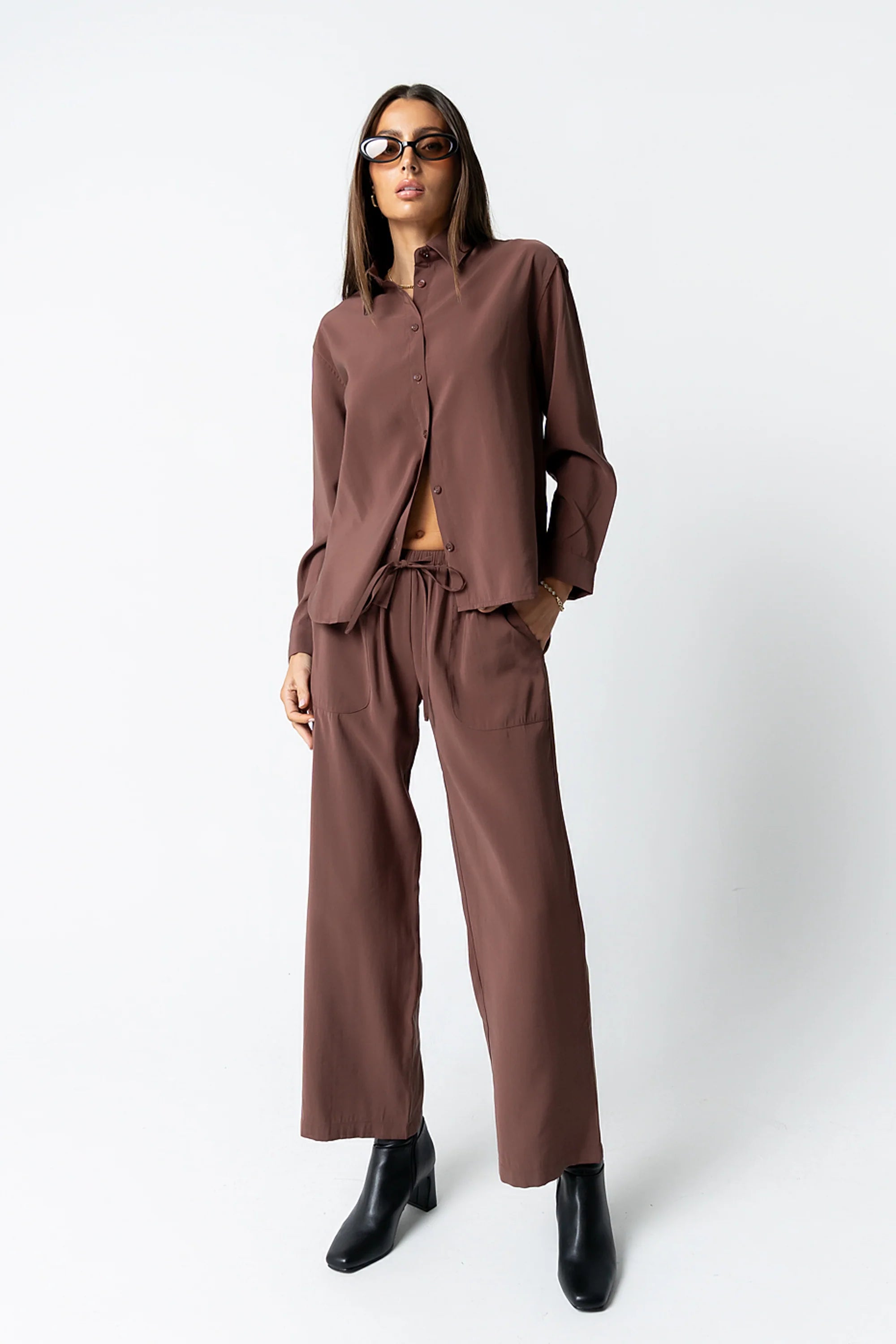 Tacie Wide Leg Pants in Brown