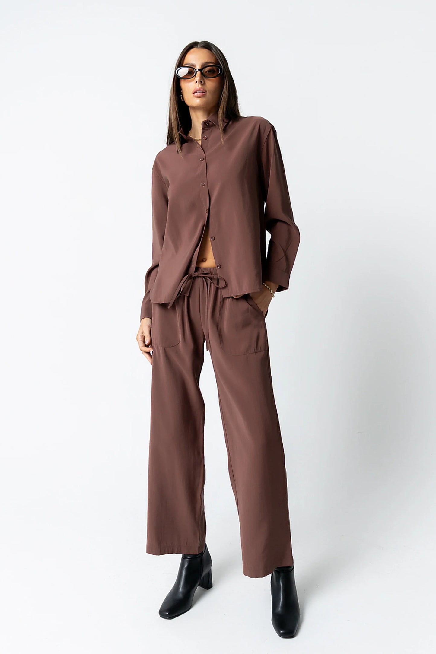 Tacie Wide Leg Pants in Brown