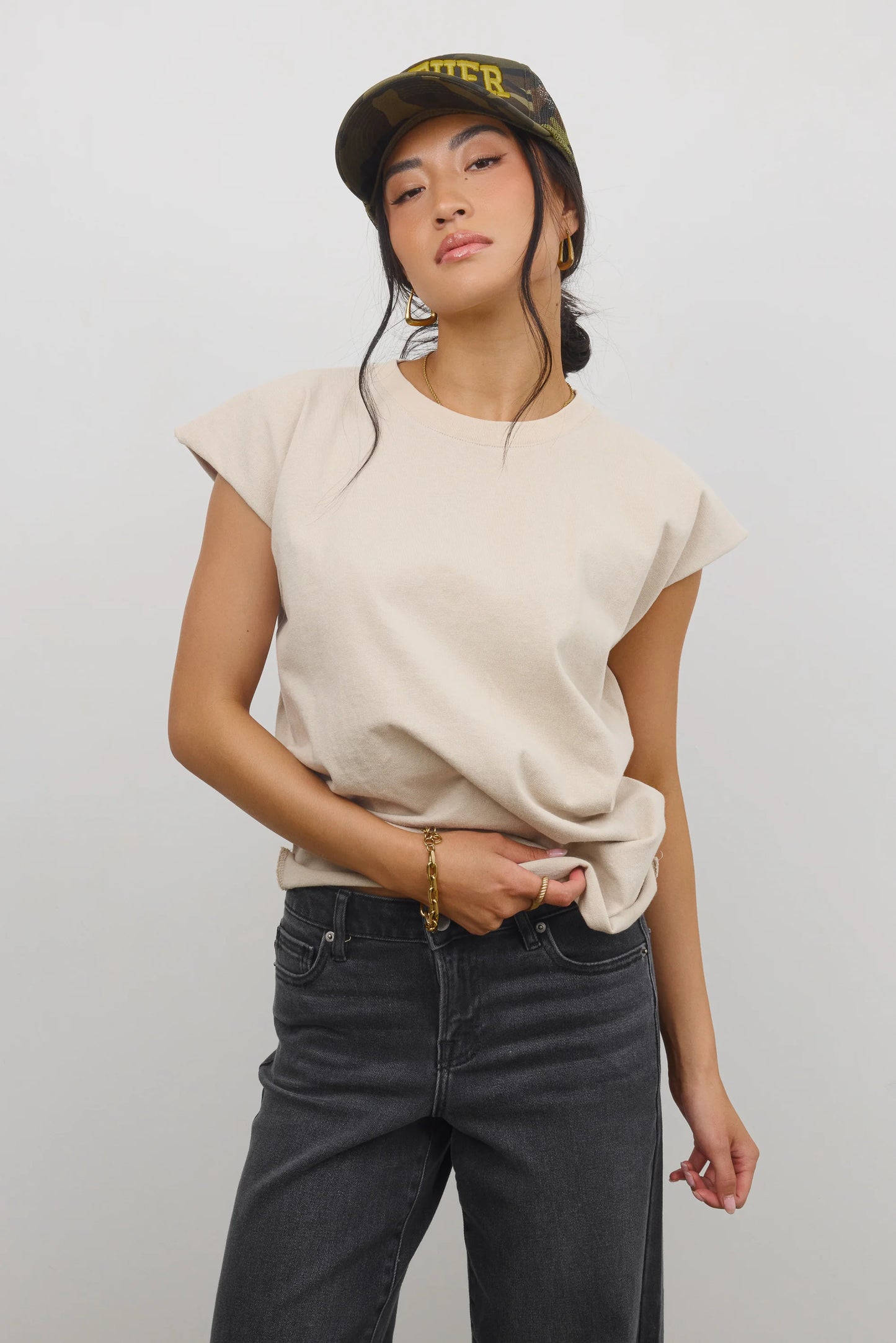 Vinnie Muscle Tee in Beige