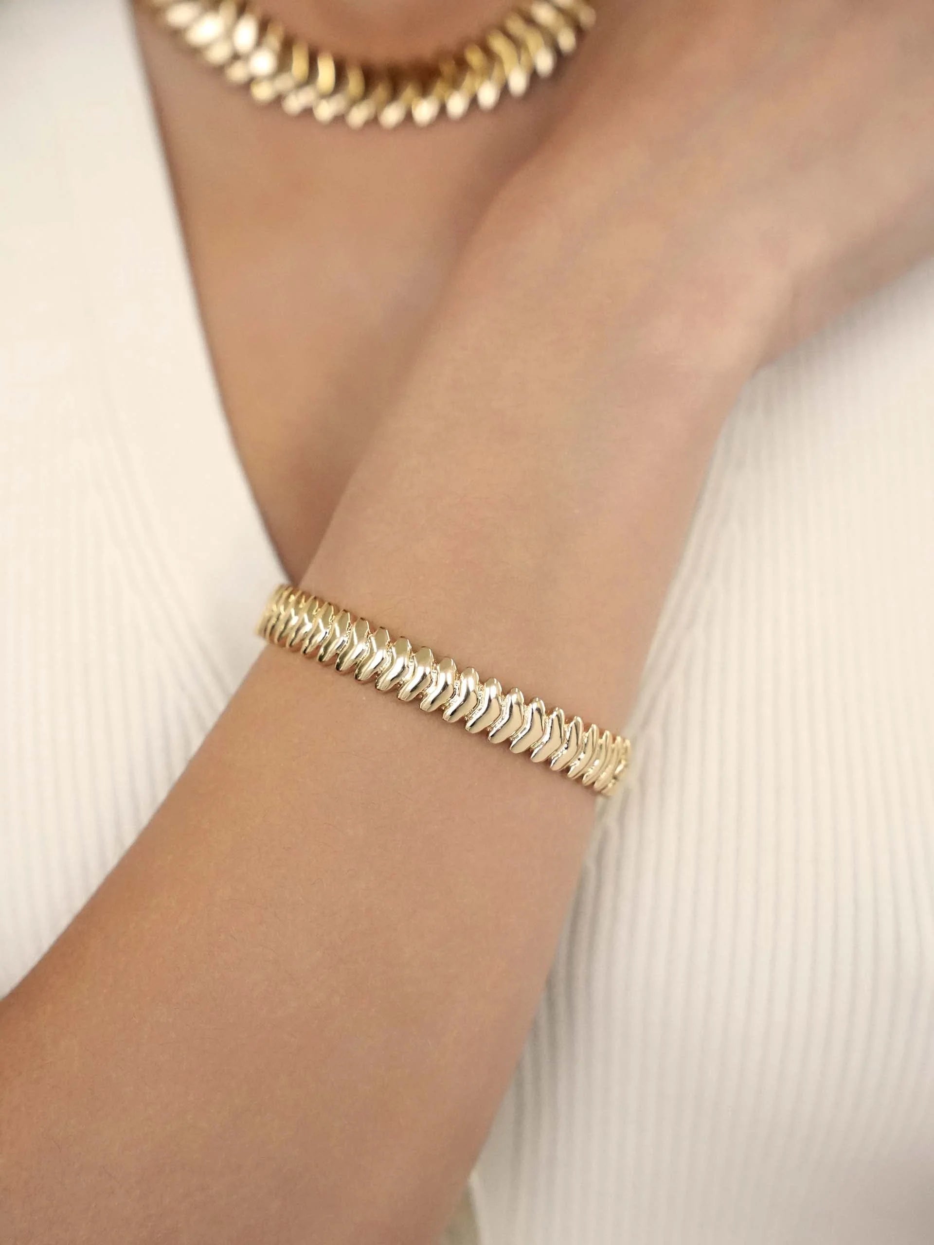 Metal Moderna Bangle Bracelet