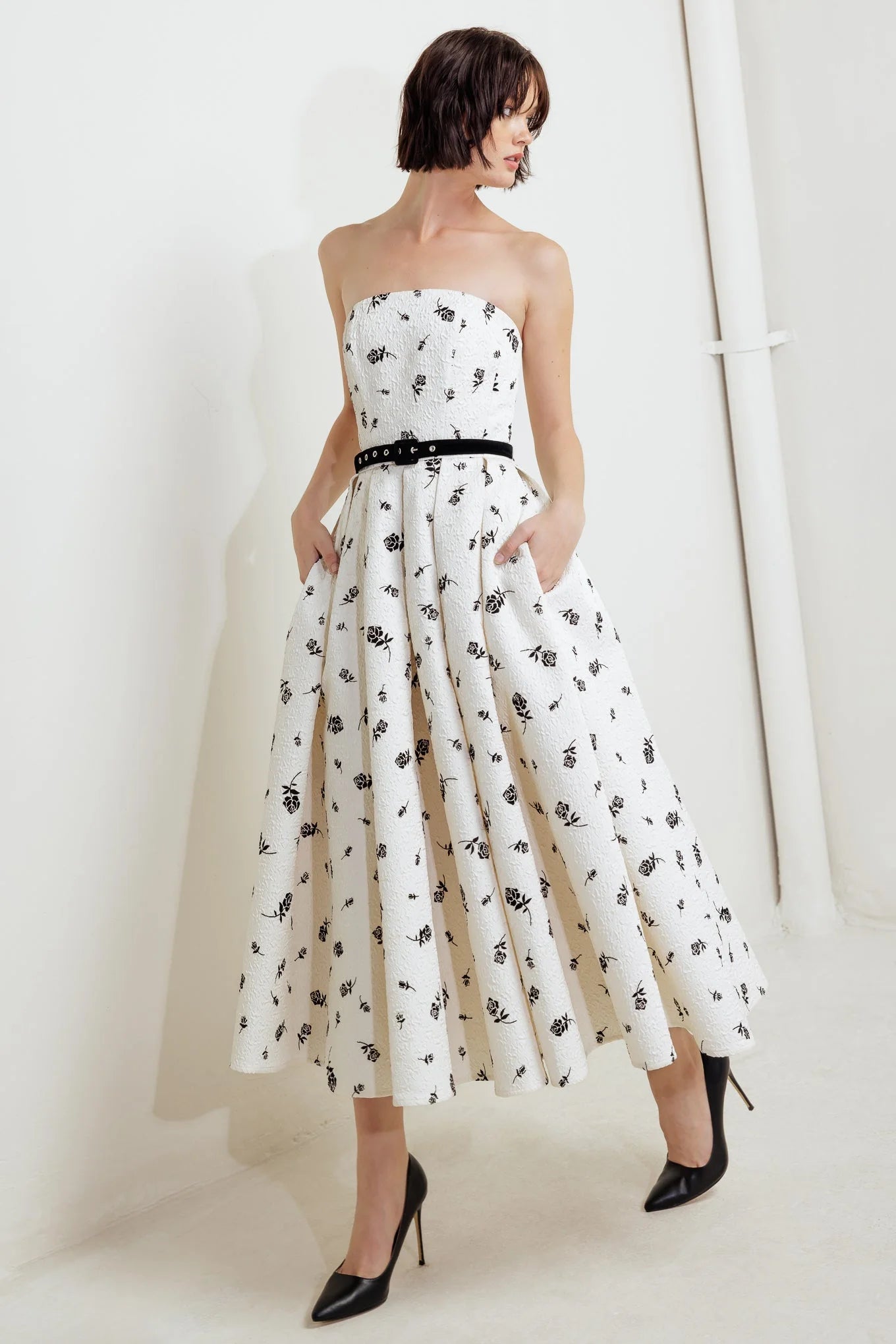 BLACK ROSE STRAPLESS MIDI DRESS