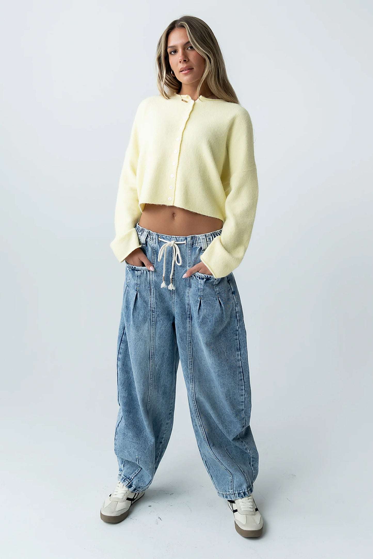 Kamryn Tapered Baggy Jeans in Medium Wash