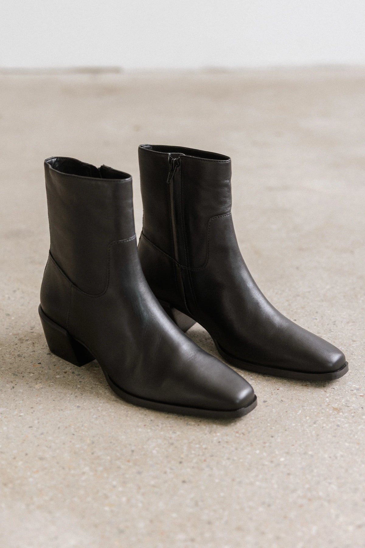 Steve Madden Daney Boots in Black Leather FINAL SALE