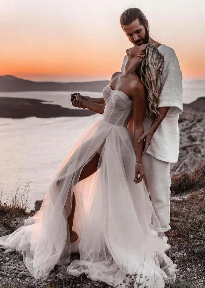 Romantic A Line Sweetheart Tulle Beach Wedding Dresses with Slit