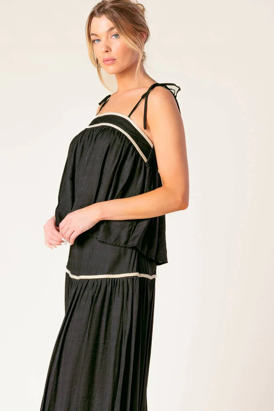 DIVIDE AND CONTOUR TOP SKIRT SET BLACK